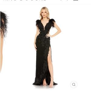 Mac Duggal lace sleeve gown BNWT size 6 with security tag.